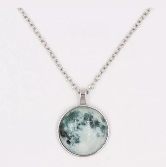 Jewelry - Glowing Moon Silver Tone Pendant Chain Necklace